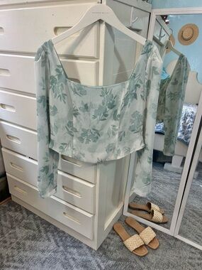 Sage Green Floral Soft Leaf Pattern Fully Lined Square Neckline Princess Sleeve✨